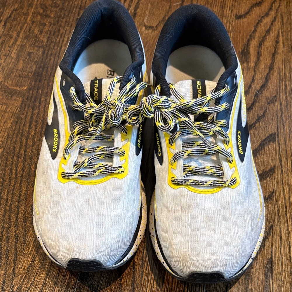 Brooks womens Sneakers - White and Yellow Accents